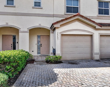 2557 Riverside Drive - Photo Thumbnail 2