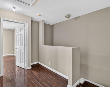 2557 Riverside Drive - Photo Thumbnail 18