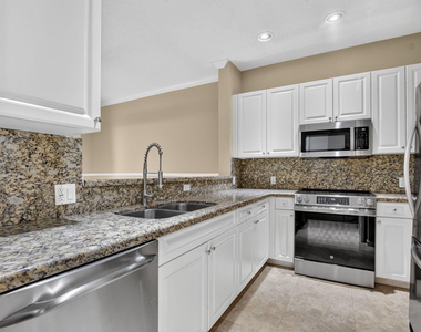 2557 Riverside Drive - Photo Thumbnail 14