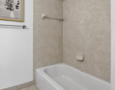 2557 Riverside Drive - Photo Thumbnail 30