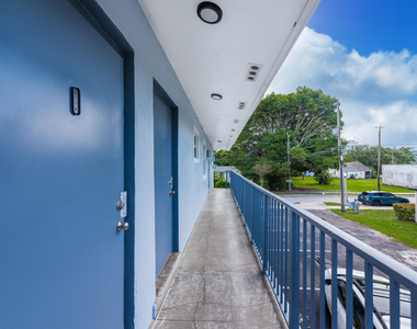 515 N Sapodilla Avenue - Photo Thumbnail 13