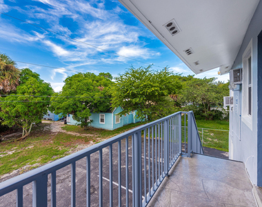 515 N Sapodilla Avenue - Photo Thumbnail 12