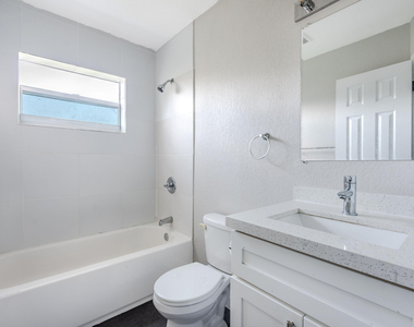 515 N Sapodilla Avenue - Photo Thumbnail 11
