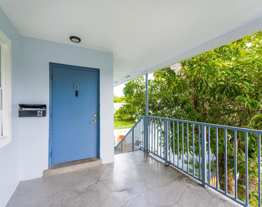 515 N Sapodilla Avenue - Photo Thumbnail 15
