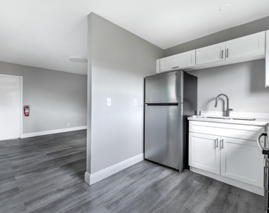 515 N Sapodilla Avenue - Photo Thumbnail 4