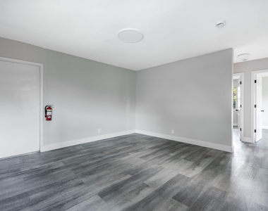 515 N Sapodilla Avenue - Photo Thumbnail 2