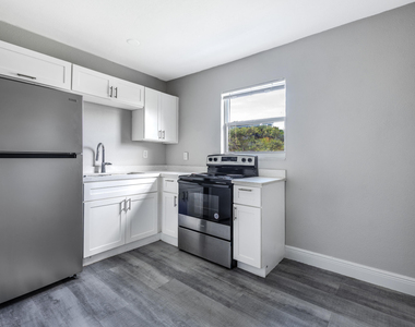 515 N Sapodilla Avenue - Photo Thumbnail 3