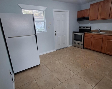 312 Decordre Court - Photo Thumbnail 10