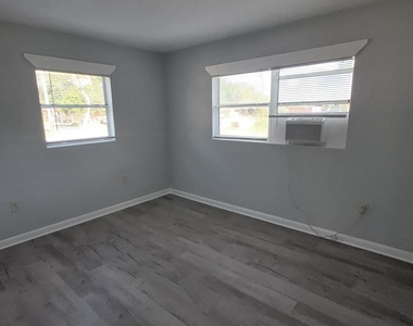 312 Decordre Court - Photo Thumbnail 9