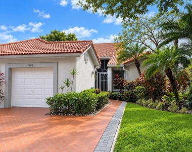 7702 Majestic Palm Drive - Photo Thumbnail 12
