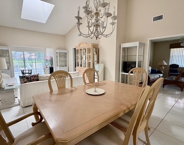 7702 Majestic Palm Drive - Photo Thumbnail 10