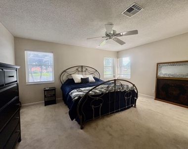 7702 Majestic Palm Drive - Photo Thumbnail 15