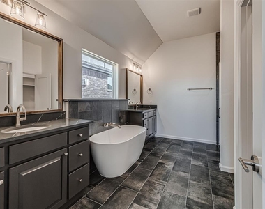 16266 S 89 Avenue - Photo Thumbnail 37