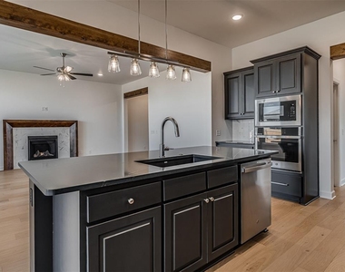 16266 S 89 Avenue - Photo Thumbnail 21