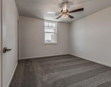16266 S 89 Avenue - Photo Thumbnail 13