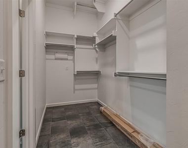16266 S 89 Avenue - Photo Thumbnail 40