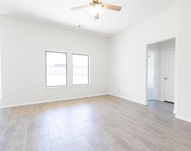 9204 Nw 119th Street - Photo Thumbnail 2
