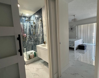 4557 Luxemburg Court - Photo Thumbnail 12