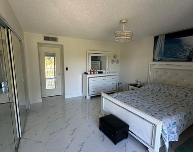 4557 Luxemburg Court - Photo Thumbnail 4