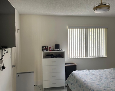 4557 Luxemburg Court - Photo Thumbnail 14