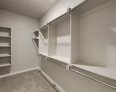 204 E 6th Street - Photo Thumbnail 7
