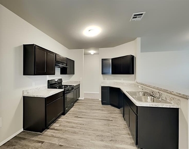 1840 Jack Rabbit Lane - Photo Thumbnail 5
