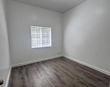 1117 Colonial Palms Way - Photo Thumbnail 7