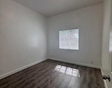1117 Colonial Palms Way - Photo Thumbnail 6