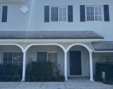 1117 Colonial Palms Way - Photo Thumbnail 8