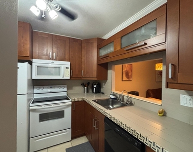 5171 W Oakland Park Boulevard - Photo Thumbnail 3