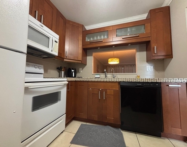 5171 W Oakland Park Boulevard - Photo Thumbnail 1