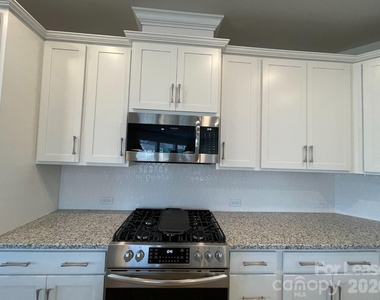 2859 Westshore Place - Photo Thumbnail 7