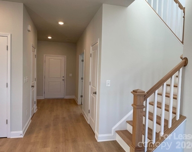 2859 Westshore Place - Photo Thumbnail 10