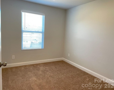 2859 Westshore Place - Photo Thumbnail 18