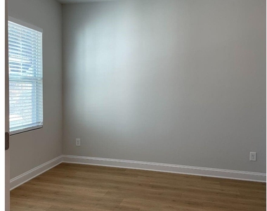 2859 Westshore Place - Photo Thumbnail 3