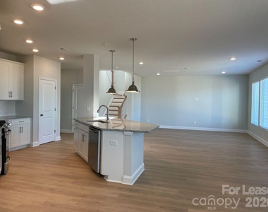 2859 Westshore Place - Photo Thumbnail 5