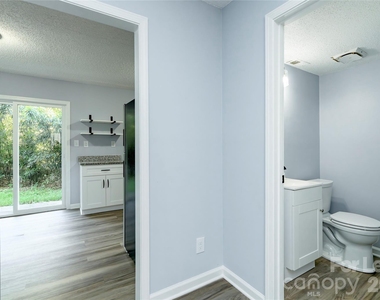 300 E Charlotte Avenue - Photo Thumbnail 6