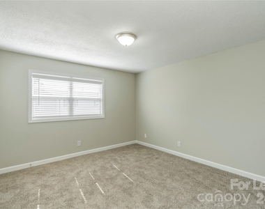 300 E Charlotte Avenue - Photo Thumbnail 8