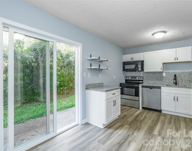 300 E Charlotte Avenue - Photo Thumbnail 1