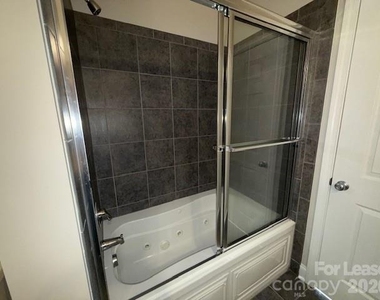 1000 E Woodlawn Road E - Photo Thumbnail 13