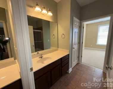 1000 E Woodlawn Road E - Photo Thumbnail 4