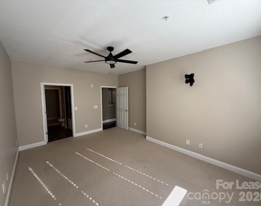 1000 E Woodlawn Road E - Photo Thumbnail 11
