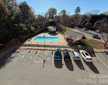 1000 E Woodlawn Road E - Photo Thumbnail 17