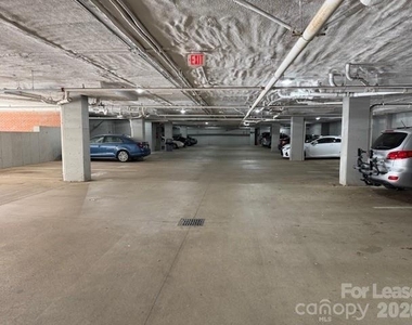 1000 E Woodlawn Road E - Photo Thumbnail 20