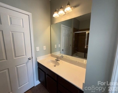 1000 E Woodlawn Road E - Photo Thumbnail 6