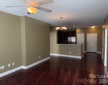 1000 E Woodlawn Road E - Photo Thumbnail 9