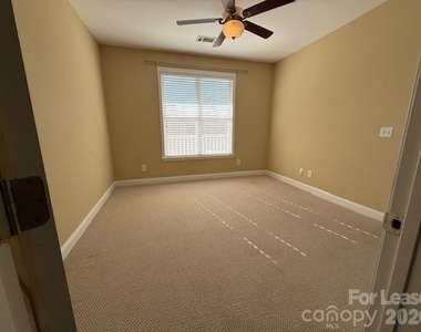 1000 E Woodlawn Road E - Photo Thumbnail 7