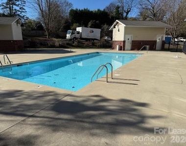 1000 E Woodlawn Road E - Photo Thumbnail 16