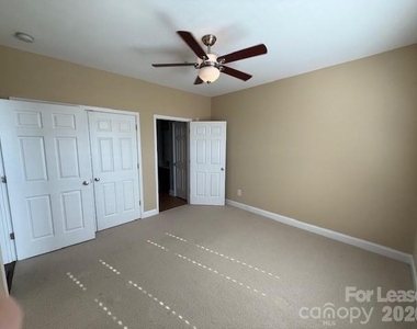1000 E Woodlawn Road E - Photo Thumbnail 8