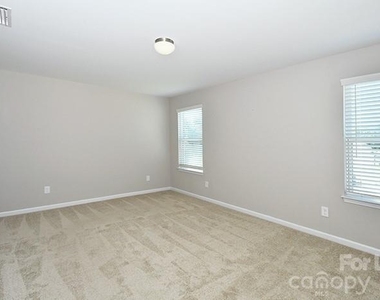 104 Trissy Court - Photo Thumbnail 9